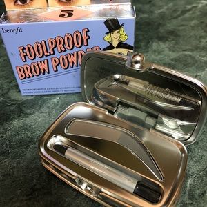 Benefit Makeup - Foolproof brow powder in shade #5. Benefit Makeup - Foolproof brow powder in shade #5.